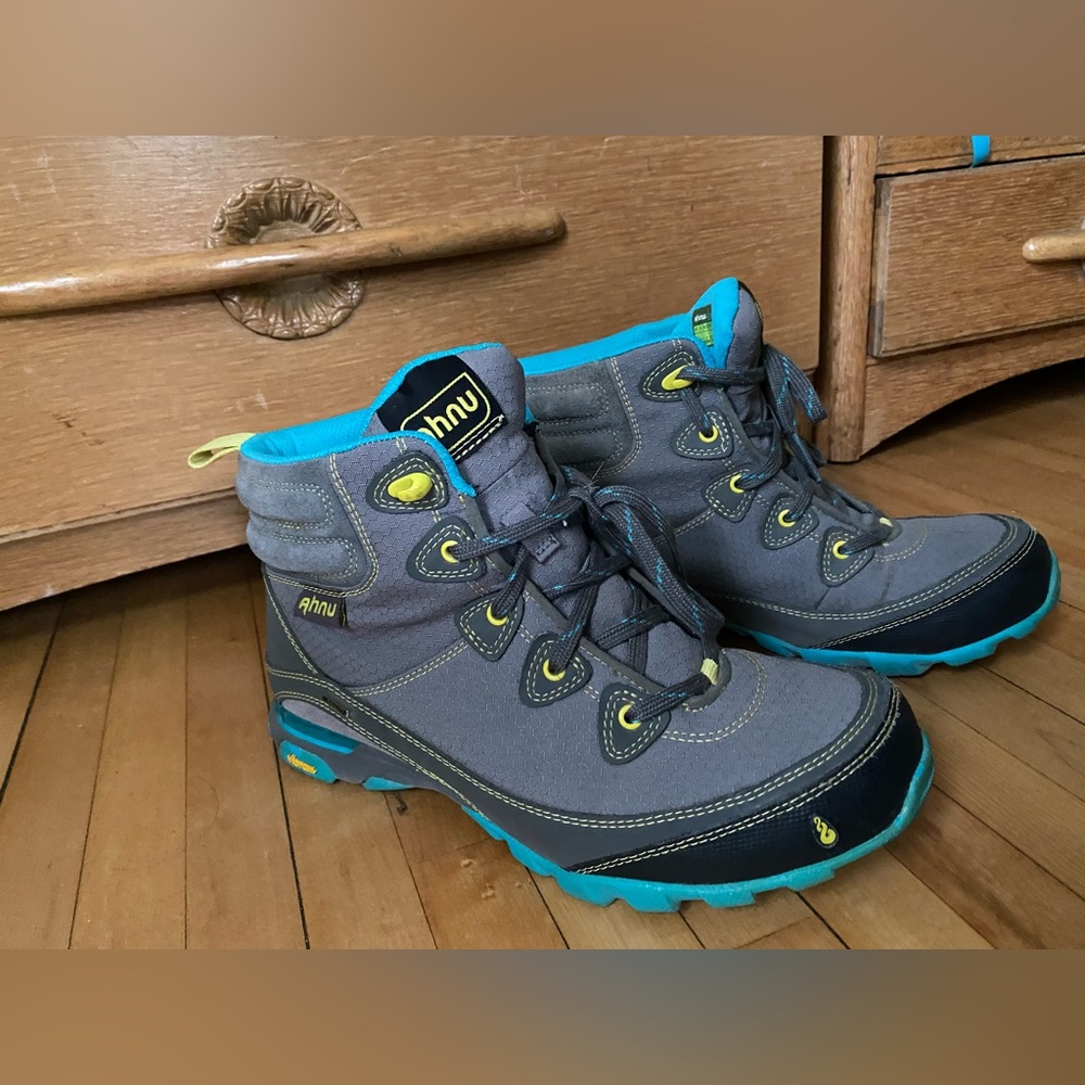 Women’s Anua hiking boots